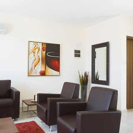 Апартаменты Chloraka Terrace Lemba