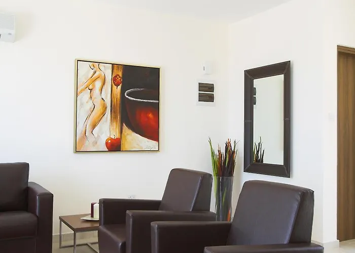 Chloraka Terrace Apartment