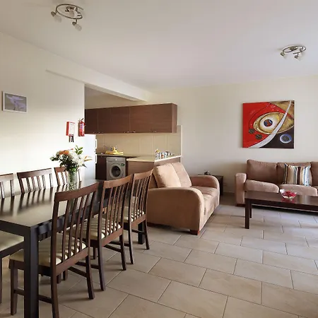 Appartement Chloraka Terrace *